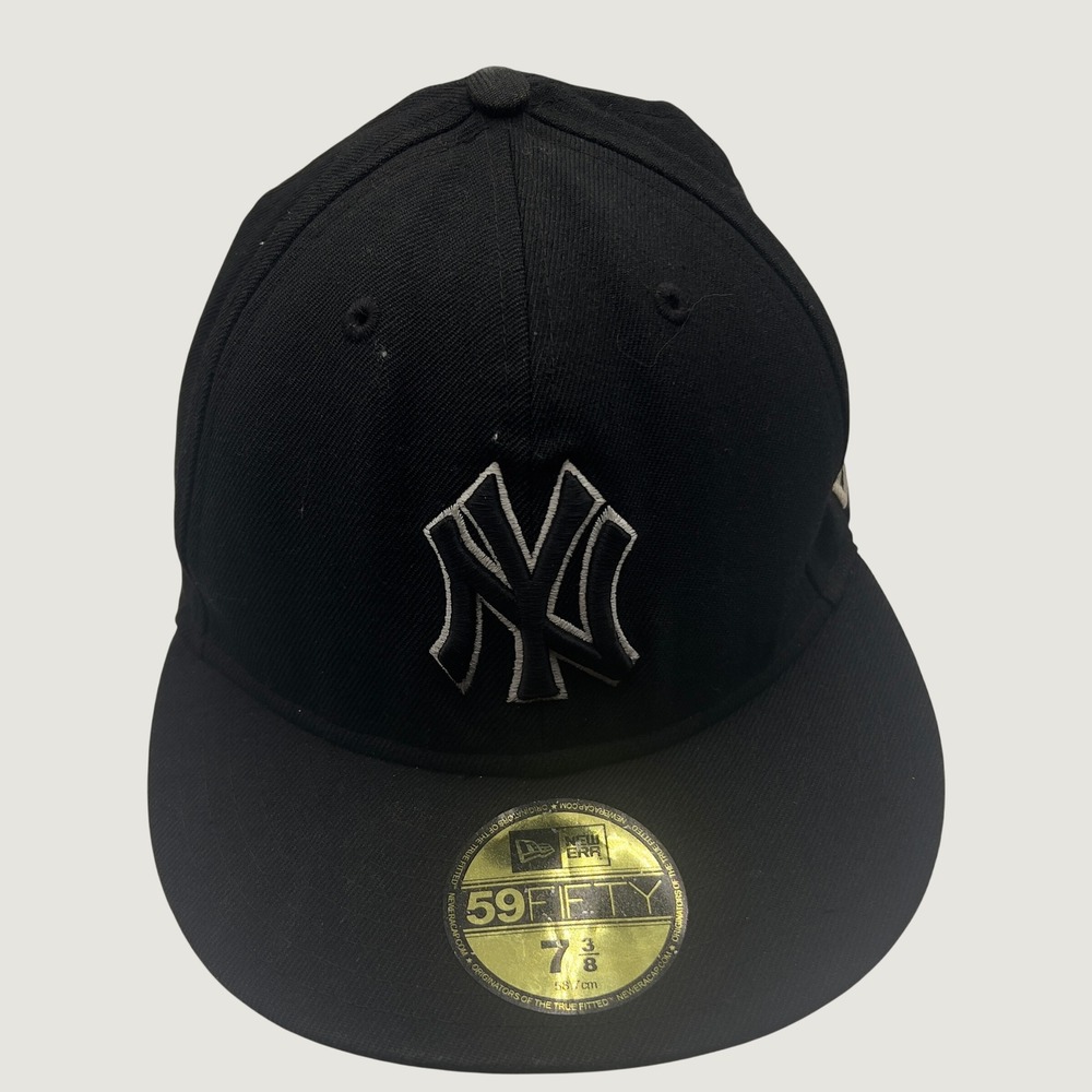 New York Yankees New Era 59FIFTY Fitted Hat Black White Size 7 3/8 Baseball Cap